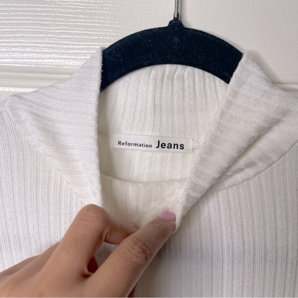 Reformation White Top Ribbed Mock-Neck Size Large - Picture 7 of 9